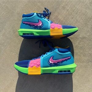 New LeBron 8 Witness Promise Basketball Sneakers size 11.5 no box